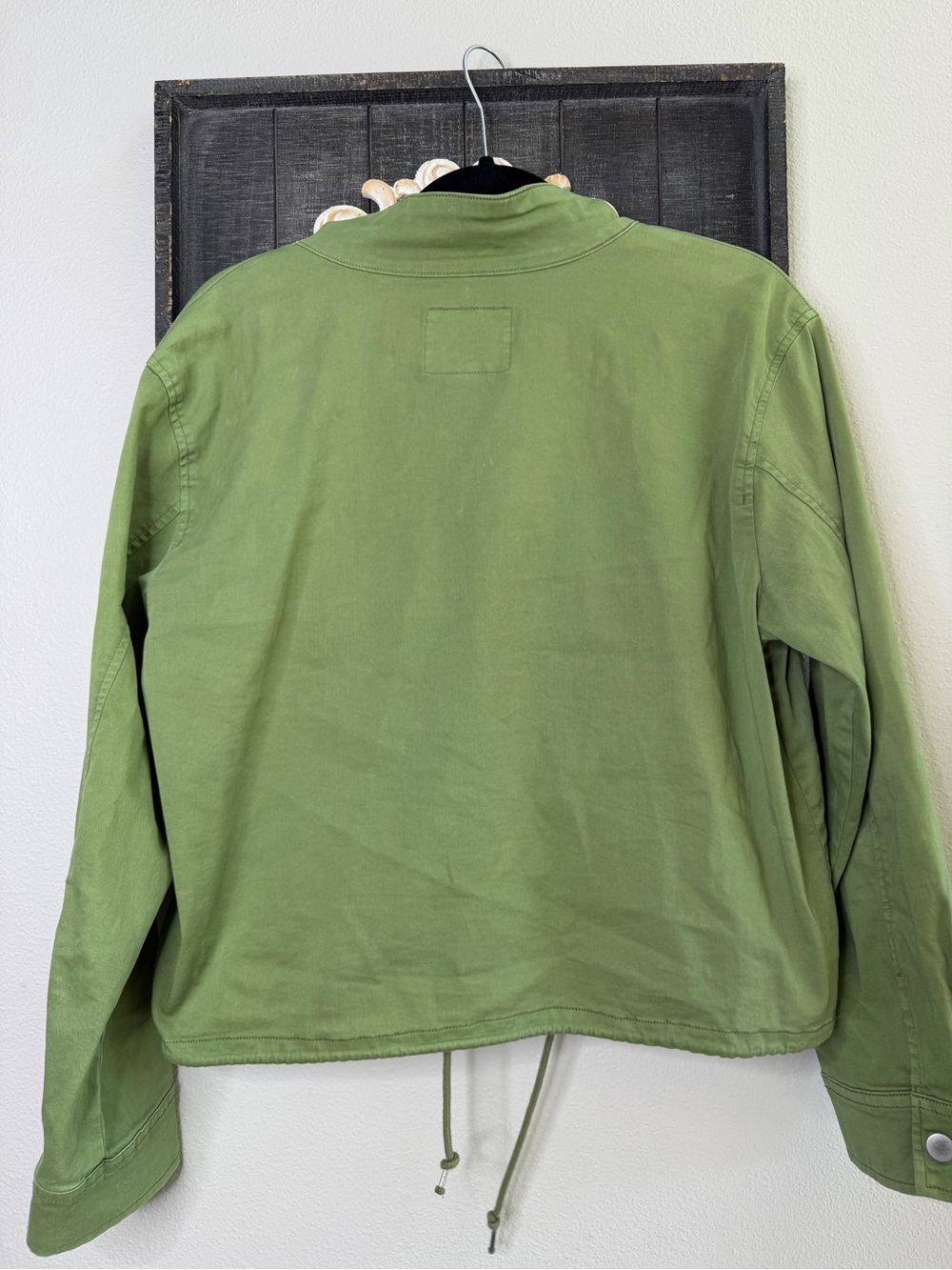 Sanctuary Armstrong Crop Green Utility Jacket with Front Patch Pockets - Picture 8 of 10